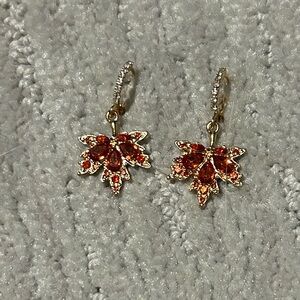 Sparkling Autumn Leaf Drop Earrings 🍁